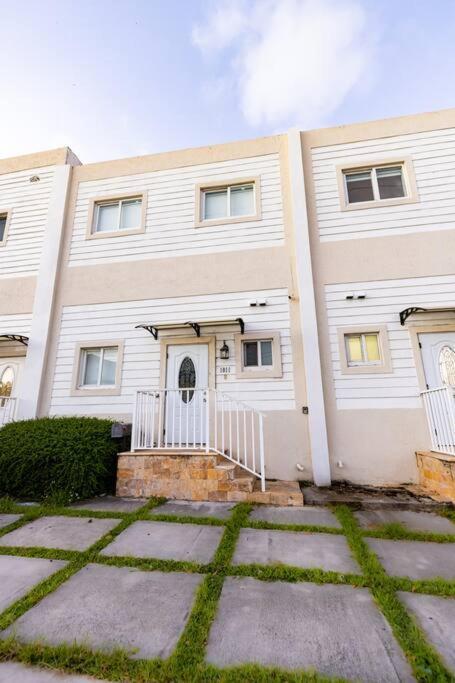 Comfortable 4Br Townhome At Calle 8 Miami Exterior photo